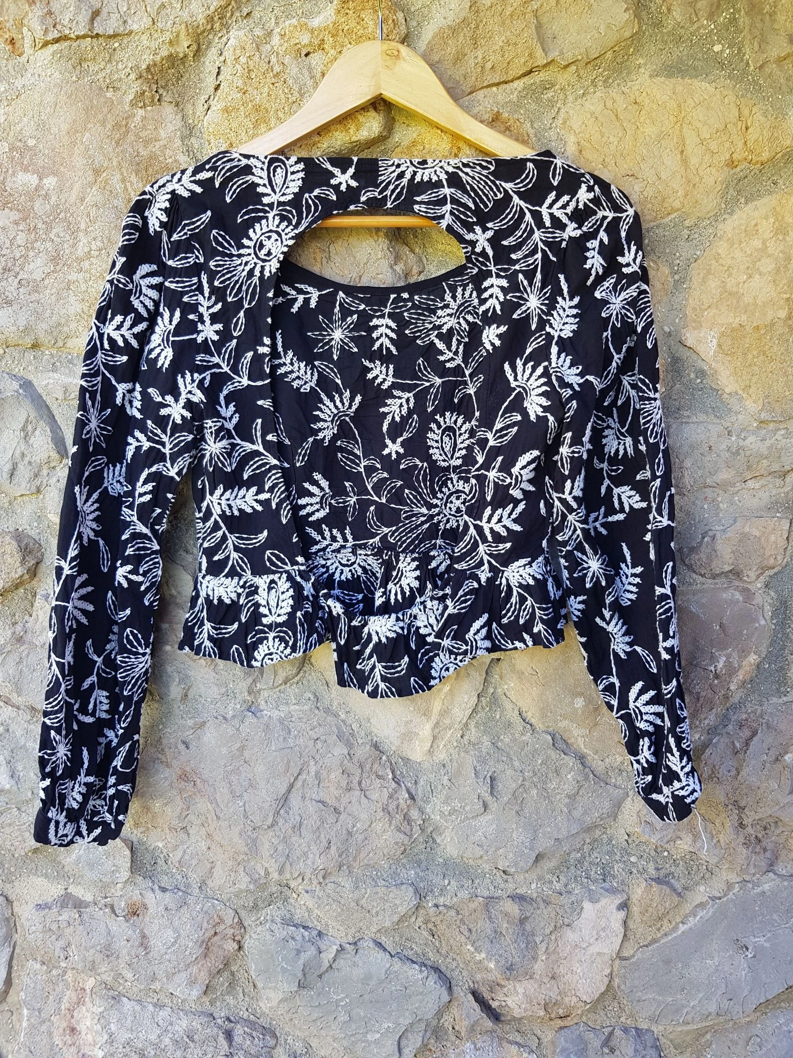 Top cropped bordado algodão costas abertas Zara – photo 9